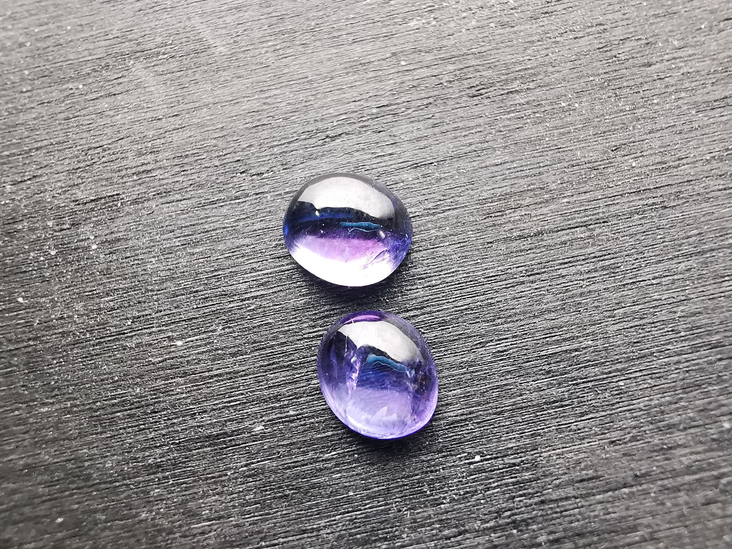 Coppia di Tanzaniti taglio ovale cabochon 2,25 ct