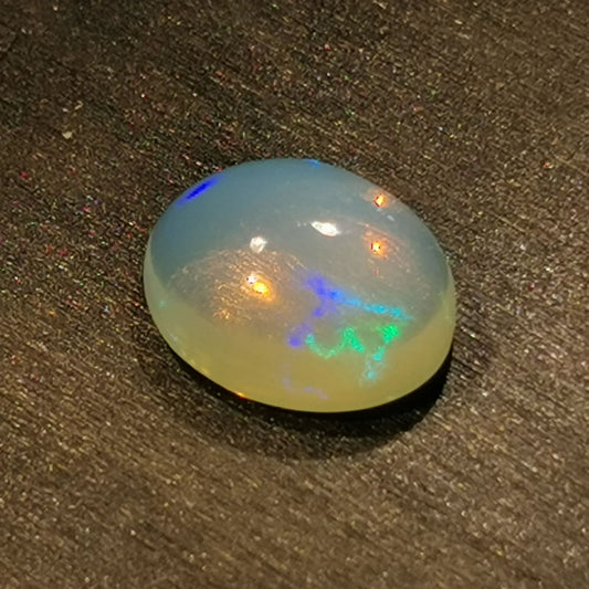 Opale taglio ovale cabochon 6,11 ct