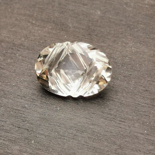 Quarzo Incolore taglio ovale carved 10,20 ct