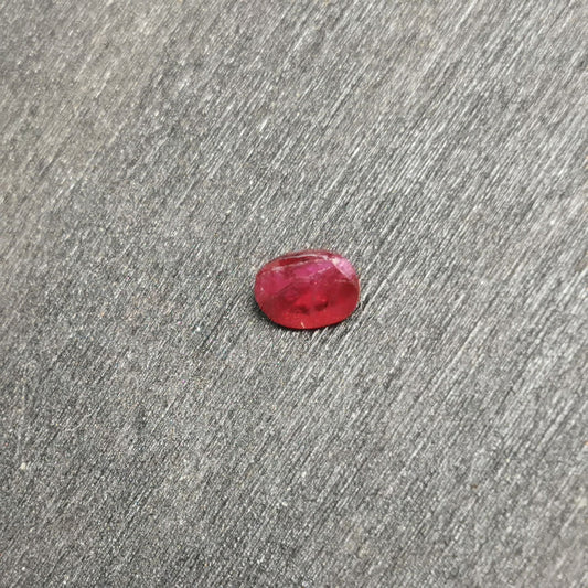 Rubino taglio ovale 0,33 ct